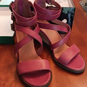 Chocolat Blu Naomi sandals